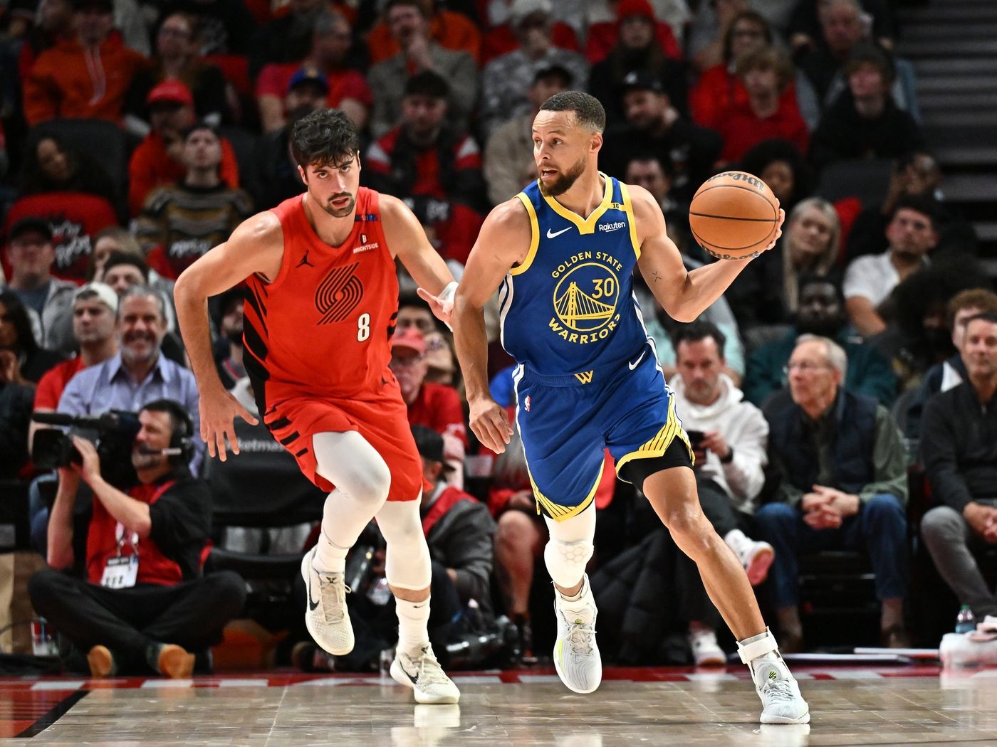 爱游戏电子-库里新星战术调整表现惊艳，勇士未来可期！-爱游戏电子