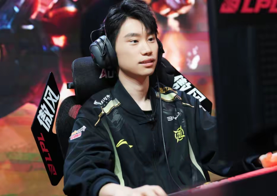 爱游戏电竞-Doinb回归赛场，绝杀首场状态亮眼，热火观众沸腾！-爱游戏电竞